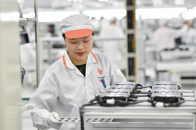Sau ô tô và xe máy, Vingroup sẽ ra mắt điện thoại thông minh Vsmart vào ngày 14/12 - Ảnh 3. Sau ô tô và xe máy, Vingroup sẽ ra mắt điện thoại thông minh Vsmart vào ngày 14/12 - Ảnh 3.